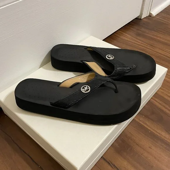 Michael Kors Black Platform Glitter Flip Flops - Picture 6 of 11